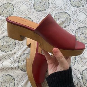 NEW IN BOX  Beklina Tétouan Clog In Blood Red